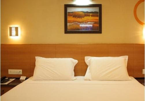 Malles Manotaa Chennai Exterior foto